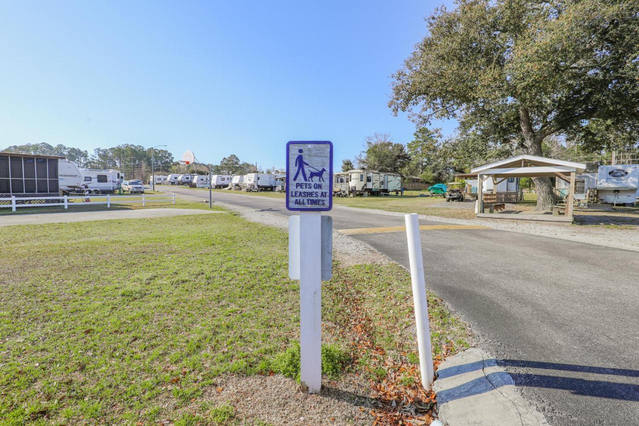 Spacious Home With Waterfront View-Welcome Pets Sneads Ferry 外观 照片
