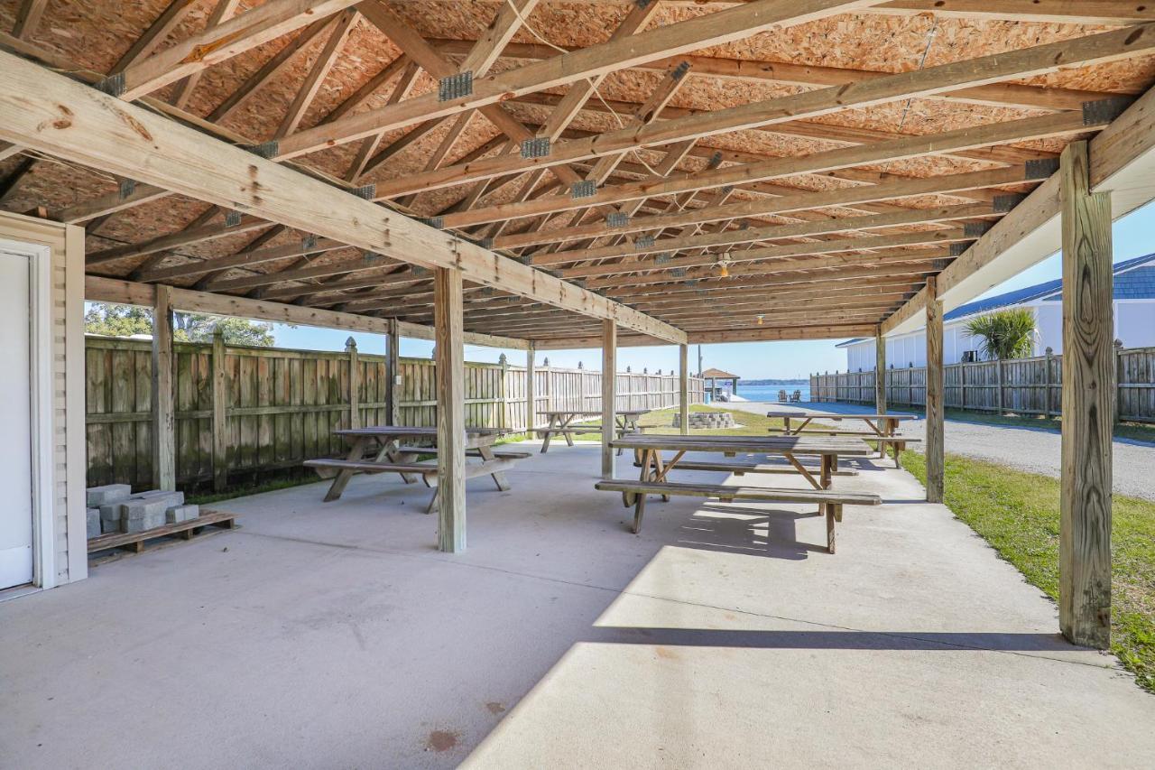 Spacious Home With Waterfront View-Welcome Pets Sneads Ferry 外观 照片